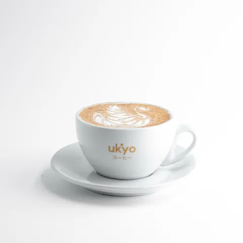Chai latte în ceașca ukyo