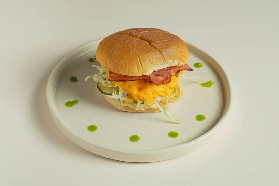 Egg sandwich în chiflă moale