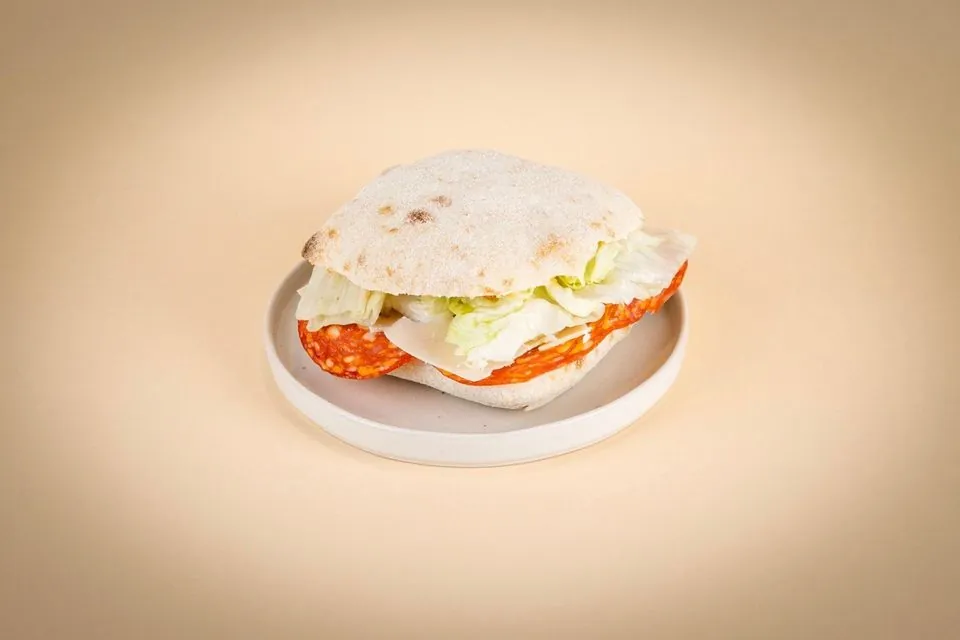 Focaccia cu chorizo și parmezan