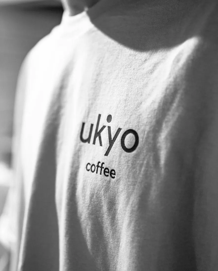 Tricou alb cu logo ukyo coffee